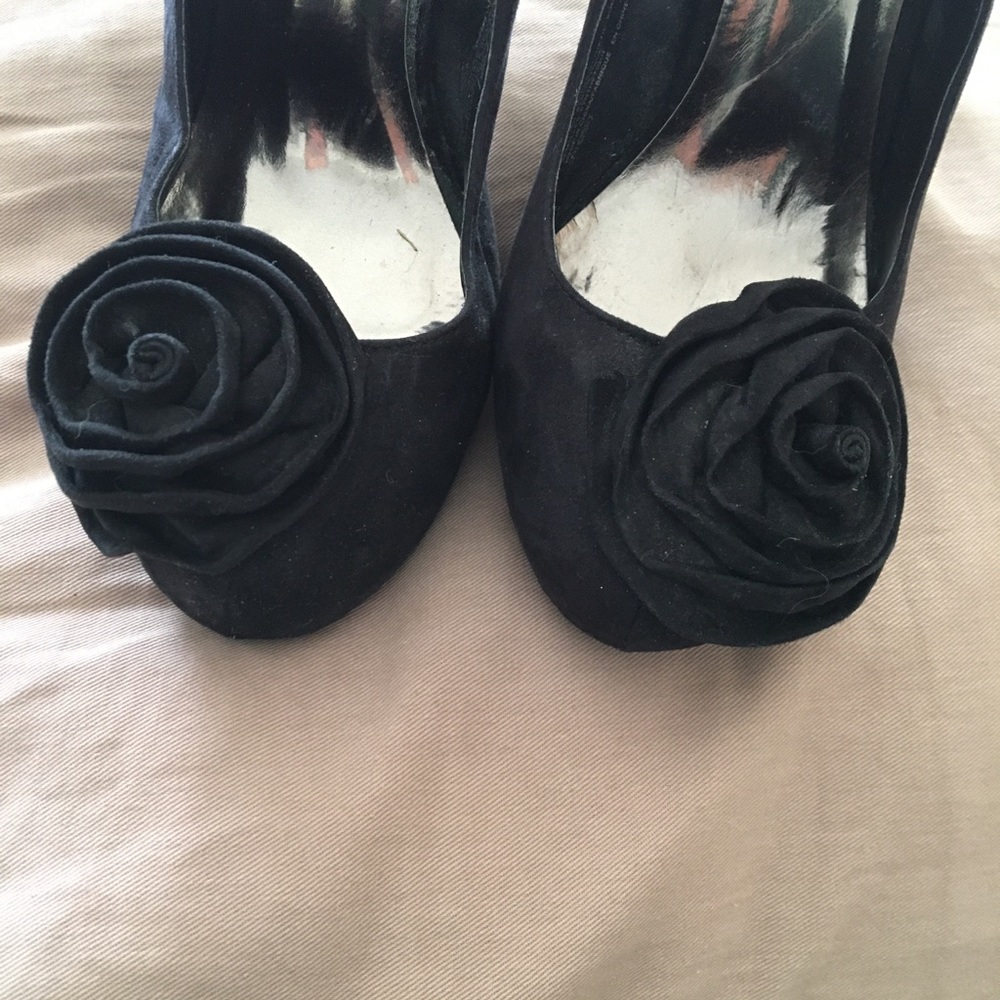 Club couture Black Suede Pumps